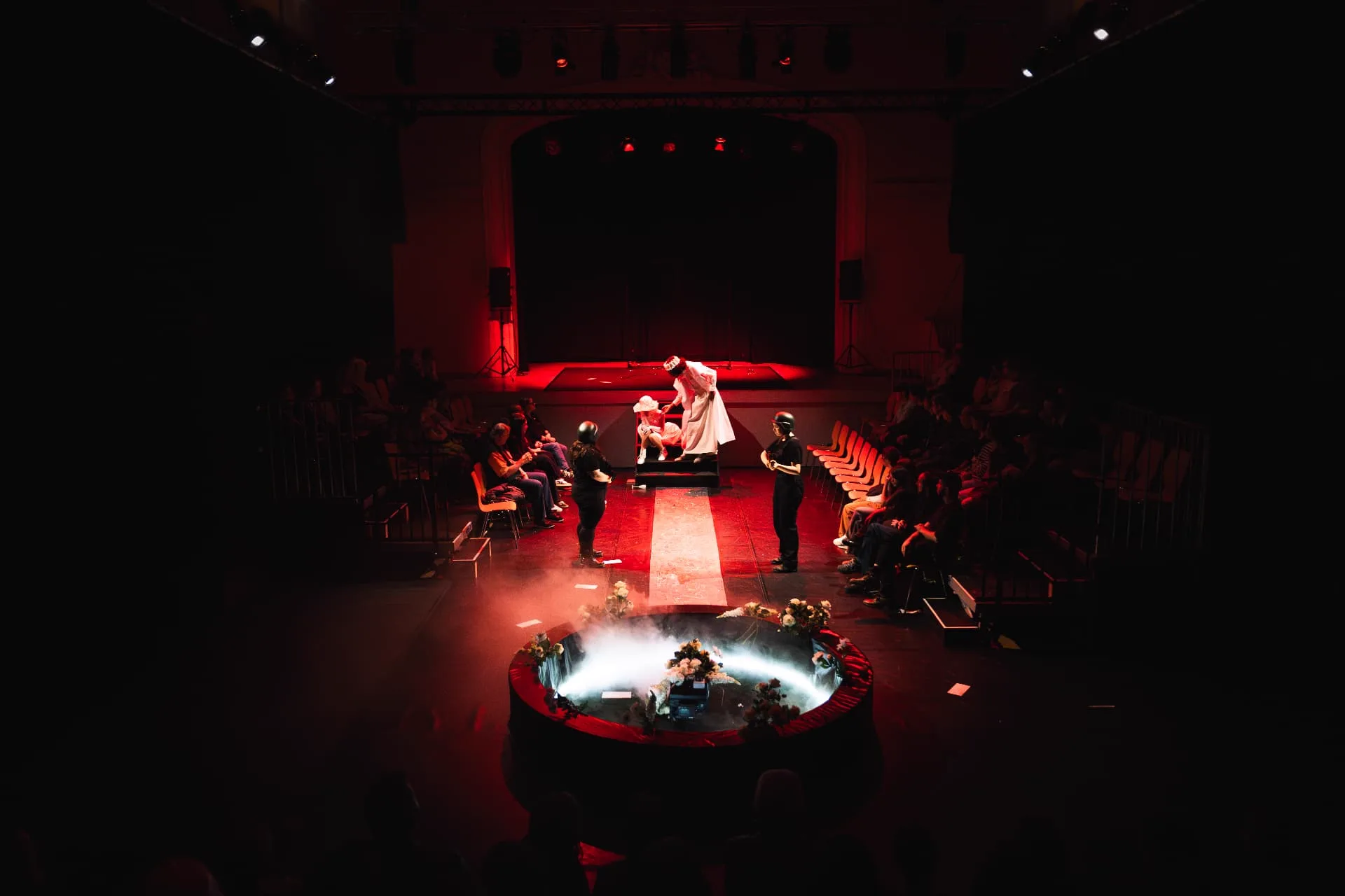 Troupe de Théâtre — 8